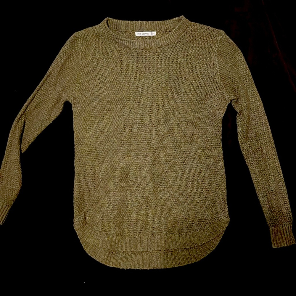 Forest green color sweater, never worn, size small,